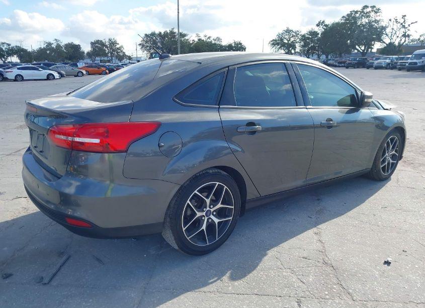 Photo 4 of 2018 Ford Focus SEL (VIN 1FADP3H25JL227016)
