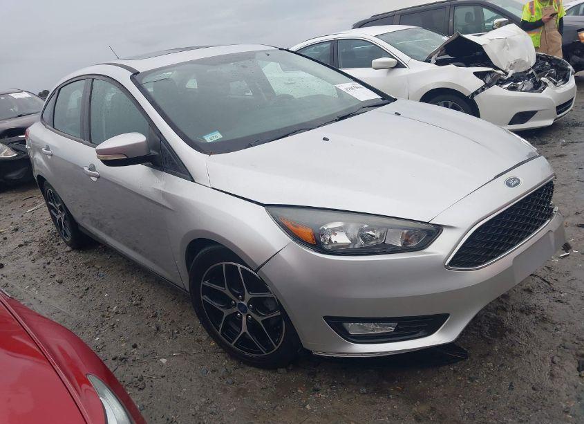2017 Ford Focus SEL (VIN 1FADP3H26HL236589) main photo