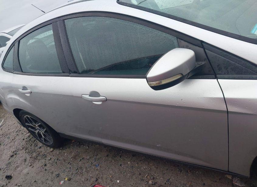 Photo 13 of 2017 Ford Focus SEL (VIN 1FADP3H26HL236589)