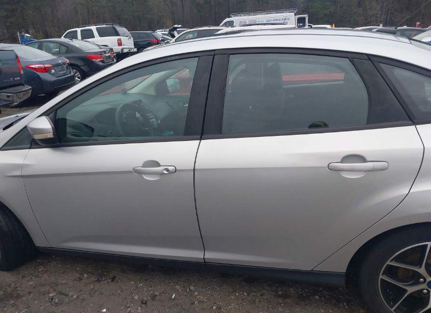 Photo 14 of 2017 Ford Focus SEL (VIN 1FADP3H26HL236589)