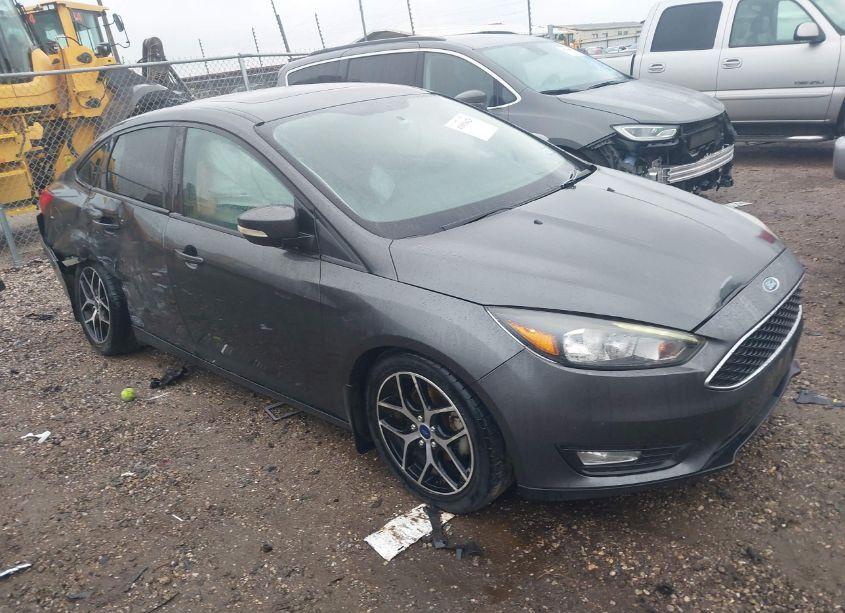 2017 Ford Focus SEL (VIN 1FADP3H26HL263744) main photo