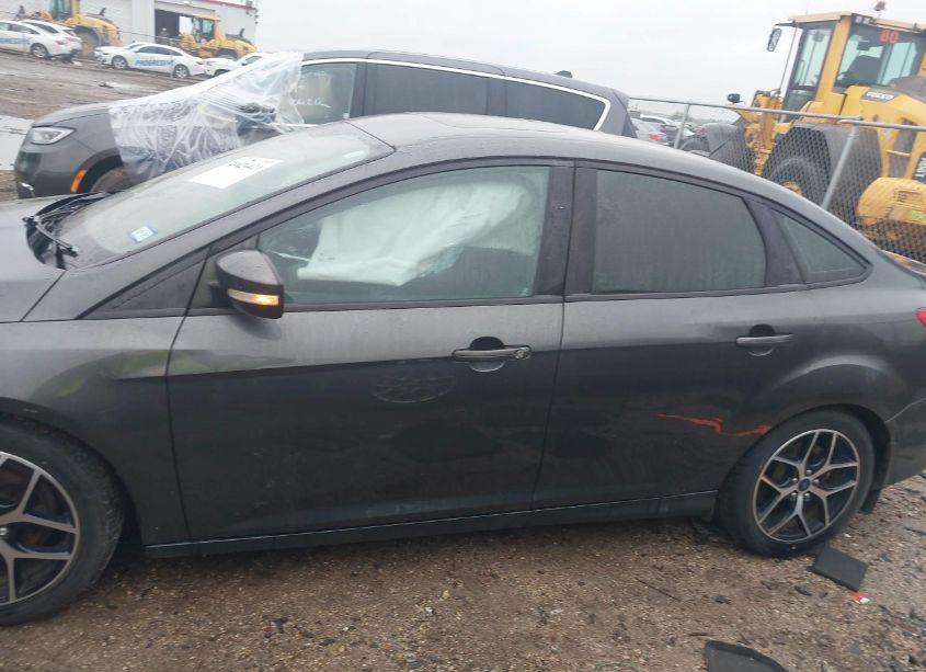Photo 14 of 2017 Ford Focus SEL (VIN 1FADP3H26HL263744)