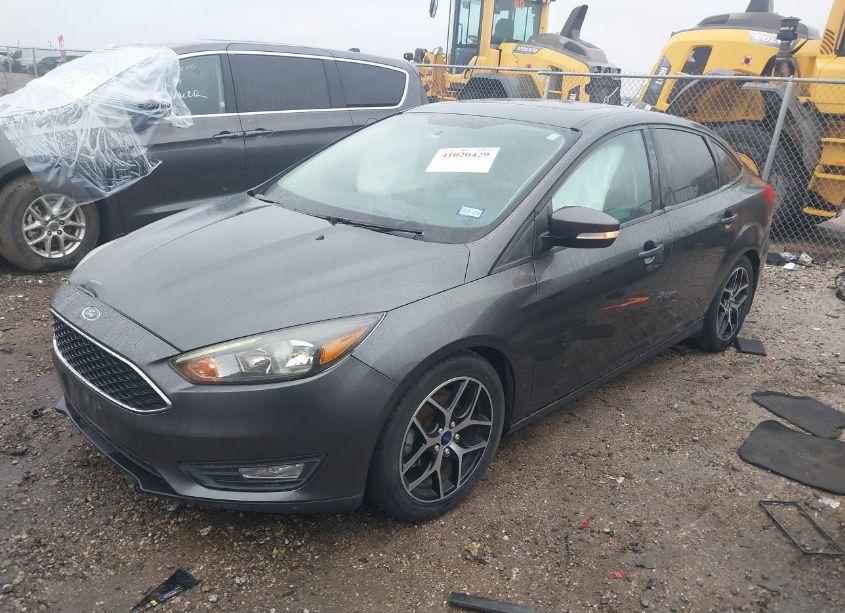 Photo 2 of 2017 Ford Focus SEL (VIN 1FADP3H26HL263744)