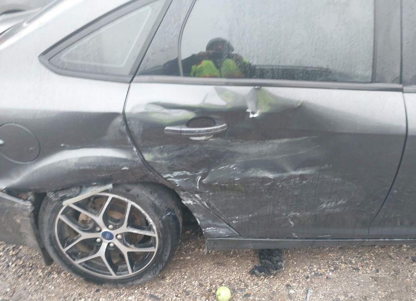 Photo 6 of 2017 Ford Focus SEL (VIN 1FADP3H26HL263744)