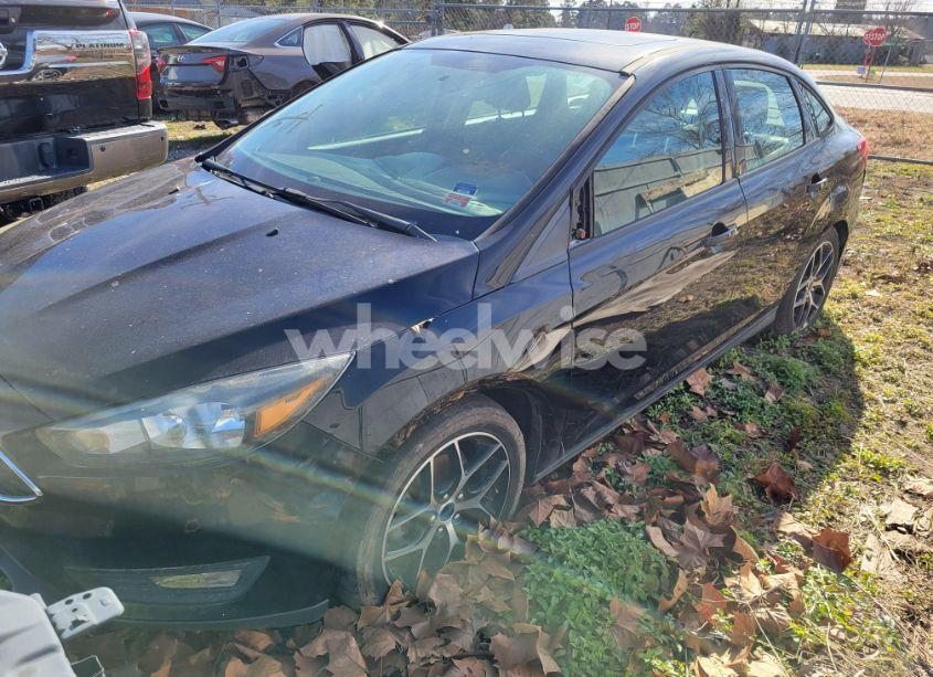 Photo 2 of 2018 Ford Focus (VIN 1FADP3H26JL214274)