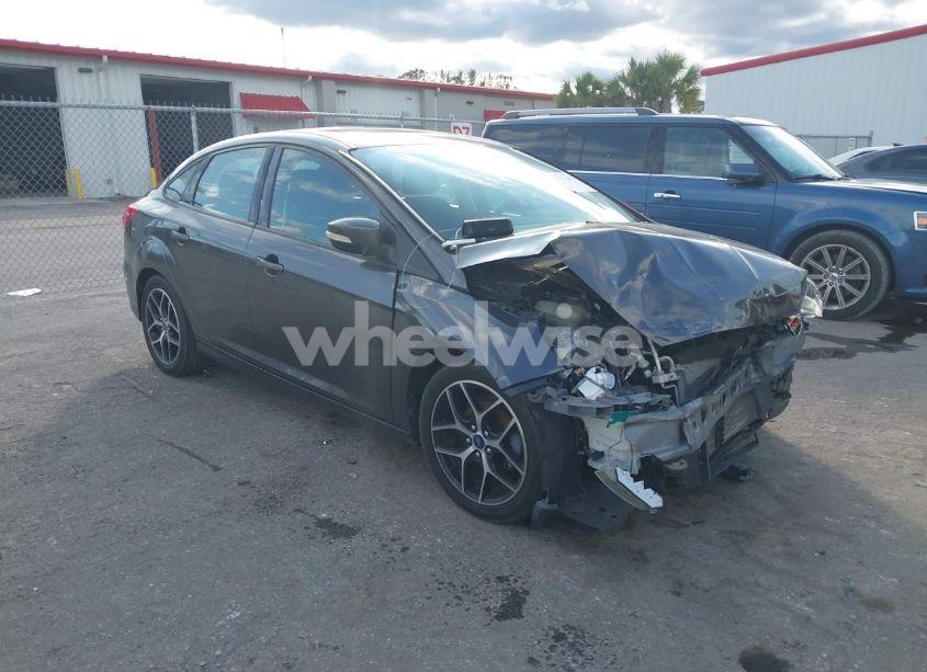 2018 Ford Focus SEL (VIN 1FADP3H26JL227039) main photo