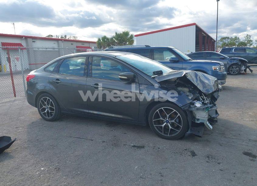 Photo 13 of 2018 Ford Focus SEL (VIN 1FADP3H26JL227039)