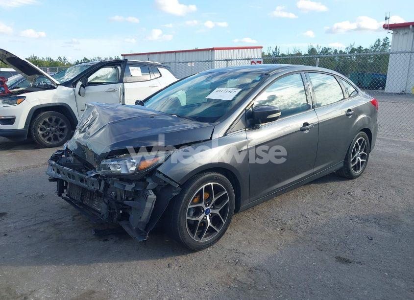 Photo 2 of 2018 Ford Focus SEL (VIN 1FADP3H26JL227039)