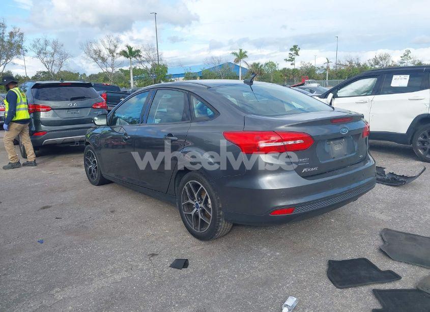 Photo 3 of 2018 Ford Focus SEL (VIN 1FADP3H26JL227039)