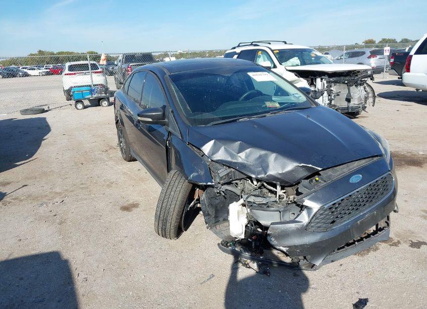 2018 Ford Focus SEL (VIN 1FADP3H27JL203901) main photo