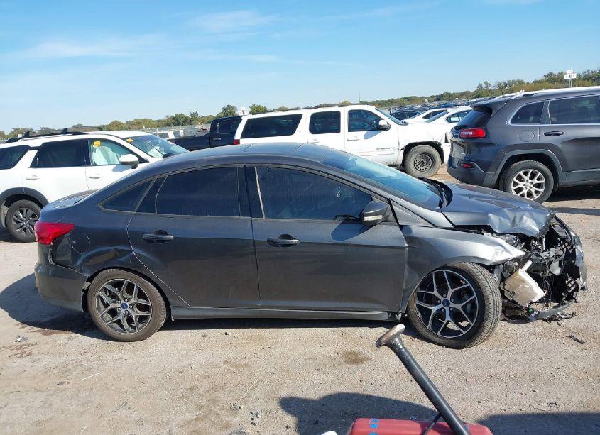 Photo 13 of 2018 Ford Focus SEL (VIN 1FADP3H27JL203901)