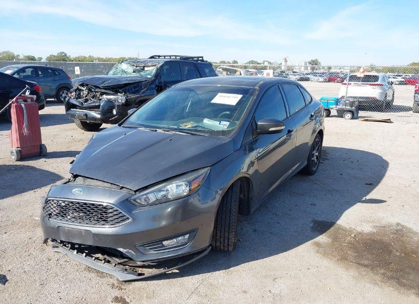 Photo 2 of 2018 Ford Focus SEL (VIN 1FADP3H27JL203901)