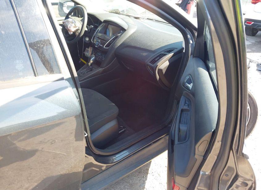 Photo 5 of 2018 Ford Focus SEL (VIN 1FADP3H27JL203901)