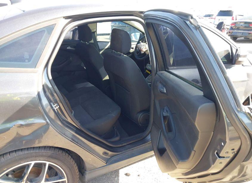 Photo 8 of 2018 Ford Focus SEL (VIN 1FADP3H27JL203901)