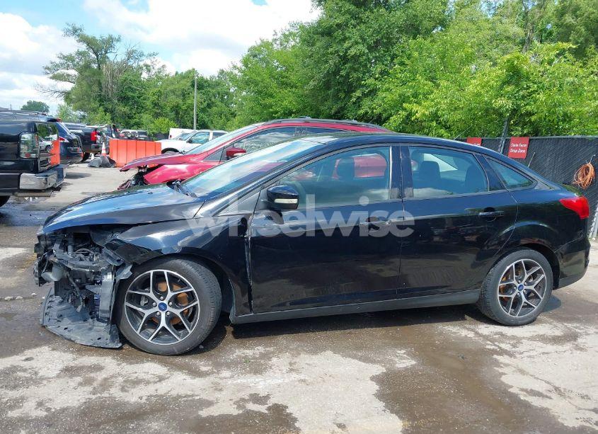 Photo 15 of 2018 Ford Focus SEL (VIN 1FADP3H27JL222660)