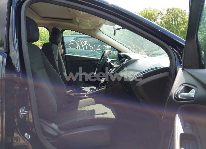 Photo 5 of 2018 Ford Focus SEL (VIN 1FADP3H27JL222660)