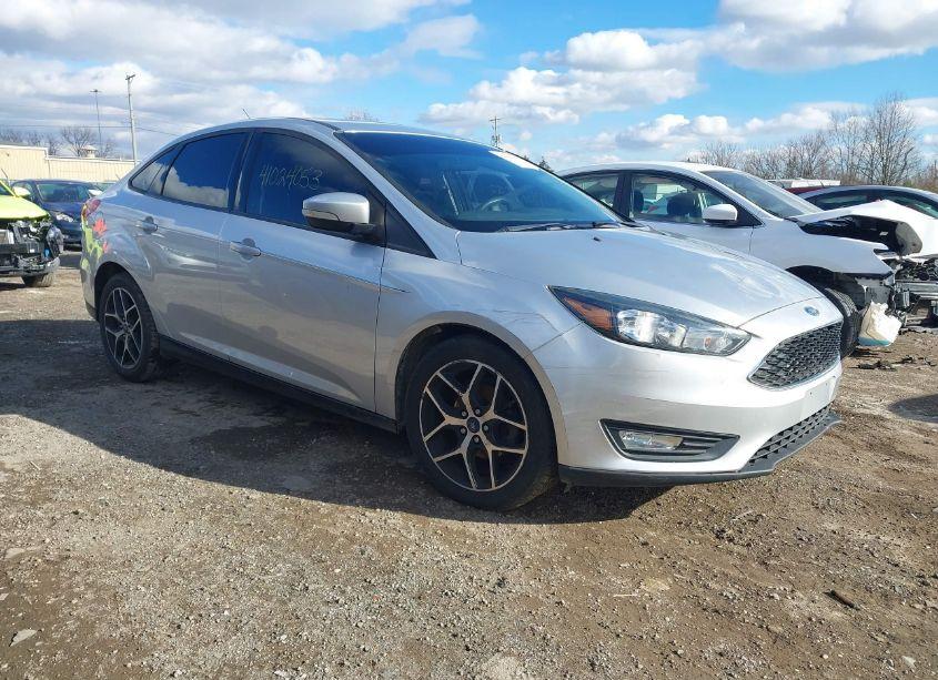 2017 Ford Focus SEL (VIN 1FADP3H28HL253524) main photo