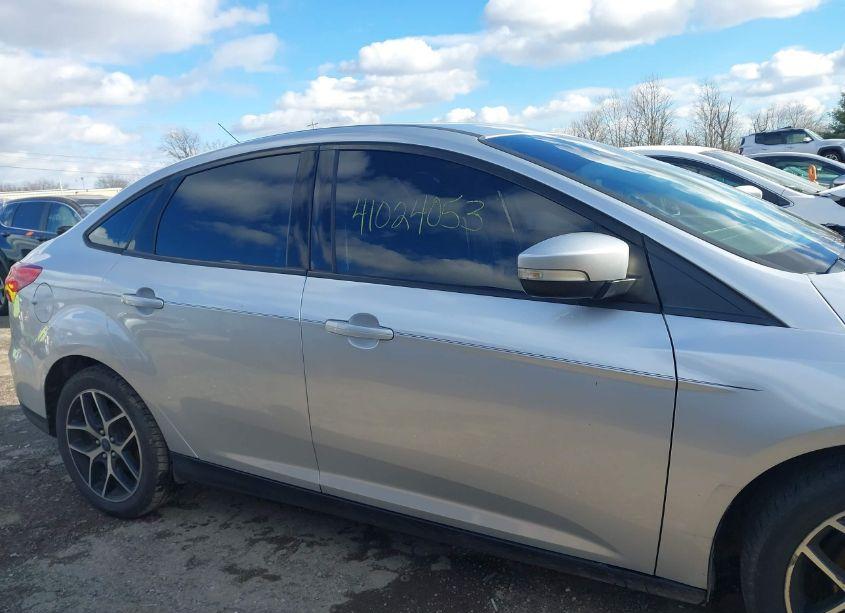 Photo 14 of 2017 Ford Focus SEL (VIN 1FADP3H28HL253524)