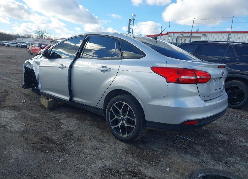 Photo 3 of 2017 Ford Focus SEL (VIN 1FADP3H28HL253524)