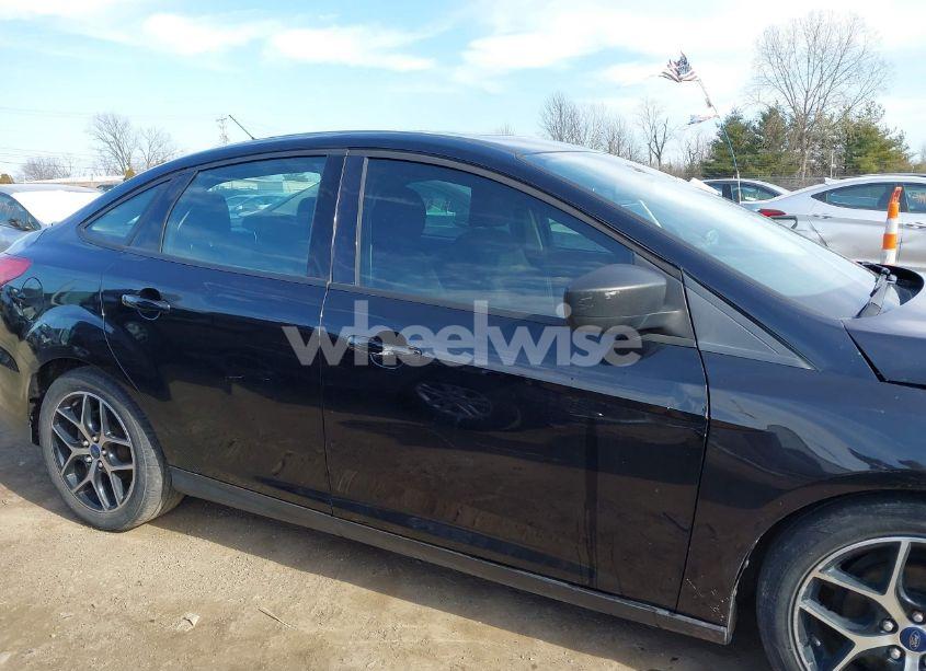 Photo 14 of 2017 Ford Focus SEL (VIN 1FADP3H28HL272199)