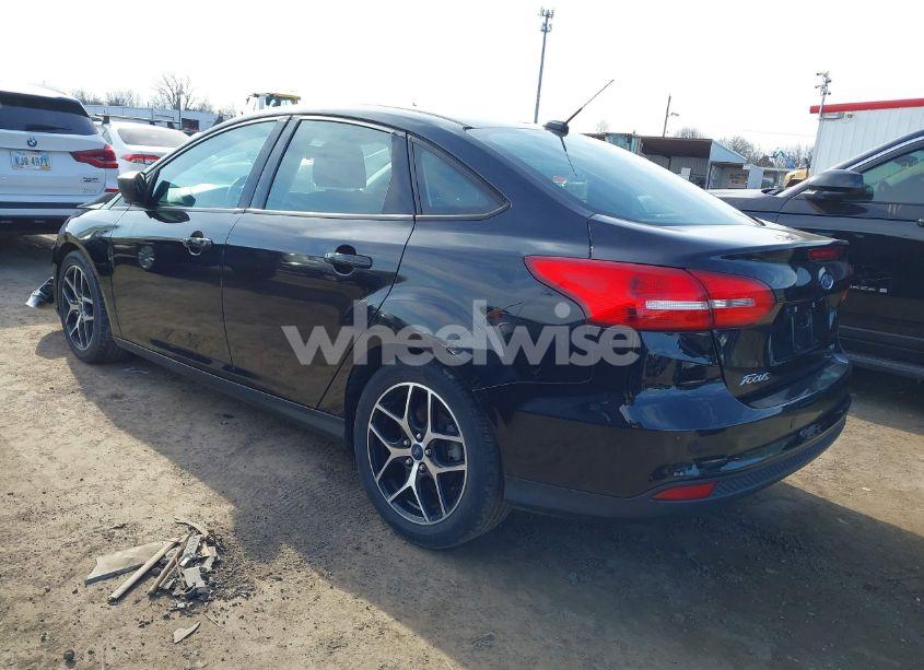 Photo 3 of 2017 Ford Focus SEL (VIN 1FADP3H28HL272199)