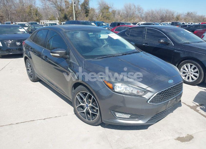 2017 Ford Focus SEL (VIN 1FADP3H28HL318856) main photo