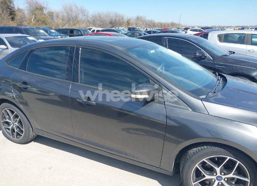 Photo 13 of 2017 Ford Focus SEL (VIN 1FADP3H28HL318856)