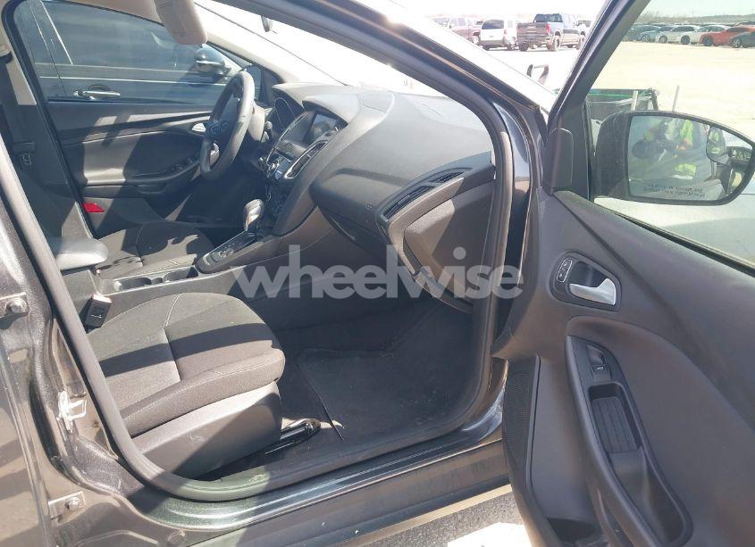 Photo 5 of 2017 Ford Focus SEL (VIN 1FADP3H28HL318856)