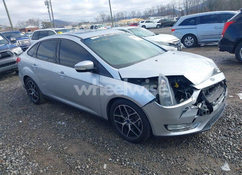 2018 Ford Focus SEL (VIN 1FADP3H28JL226412) main photo