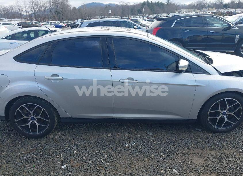 Photo 13 of 2018 Ford Focus SEL (VIN 1FADP3H28JL226412)