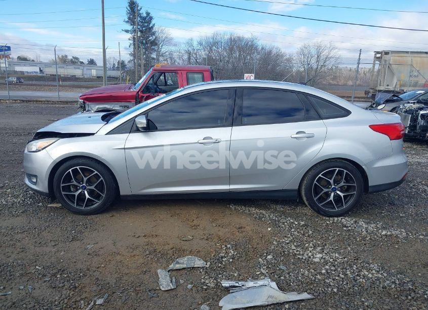 Photo 14 of 2018 Ford Focus SEL (VIN 1FADP3H28JL226412)