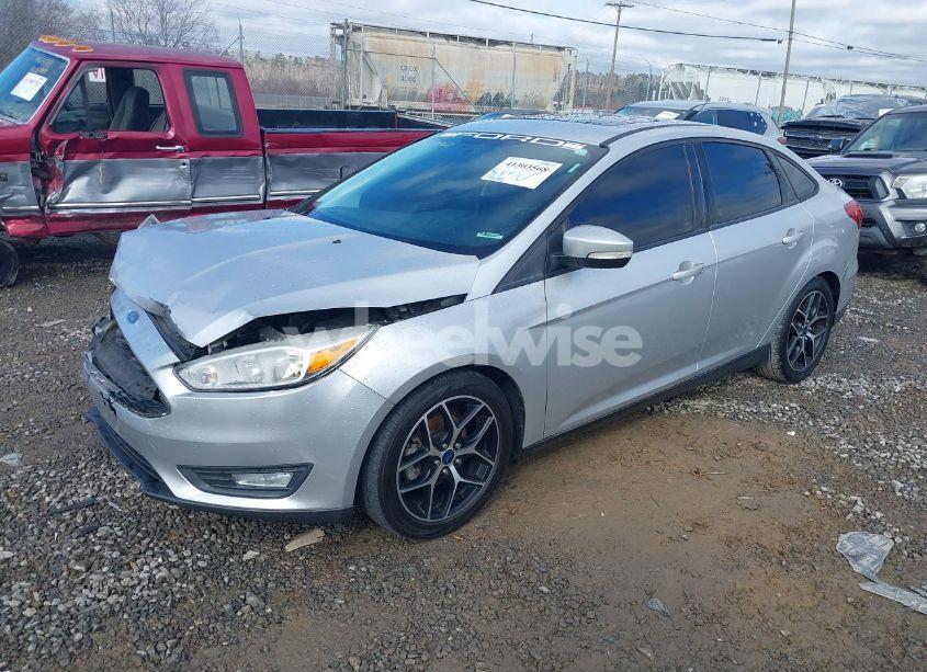 Photo 2 of 2018 Ford Focus SEL (VIN 1FADP3H28JL226412)