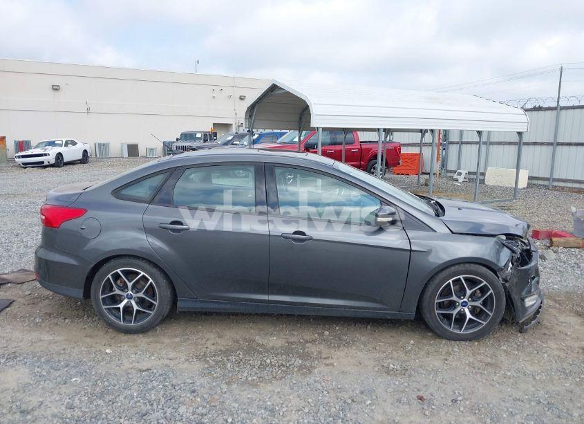 Photo 14 of 2017 Ford Focus SEL (VIN 1FADP3H29HL225375)