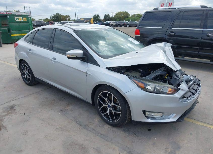 2017 Ford Focus SEL (VIN 1FADP3H29HL332586) main photo