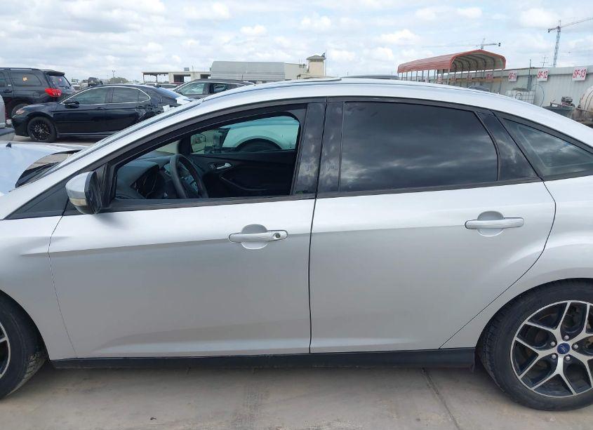 Photo 15 of 2017 Ford Focus SEL (VIN 1FADP3H29HL332586)