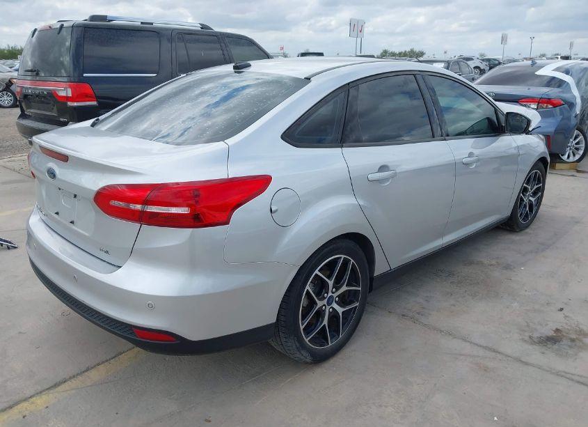 Photo 4 of 2017 Ford Focus SEL (VIN 1FADP3H29HL332586)