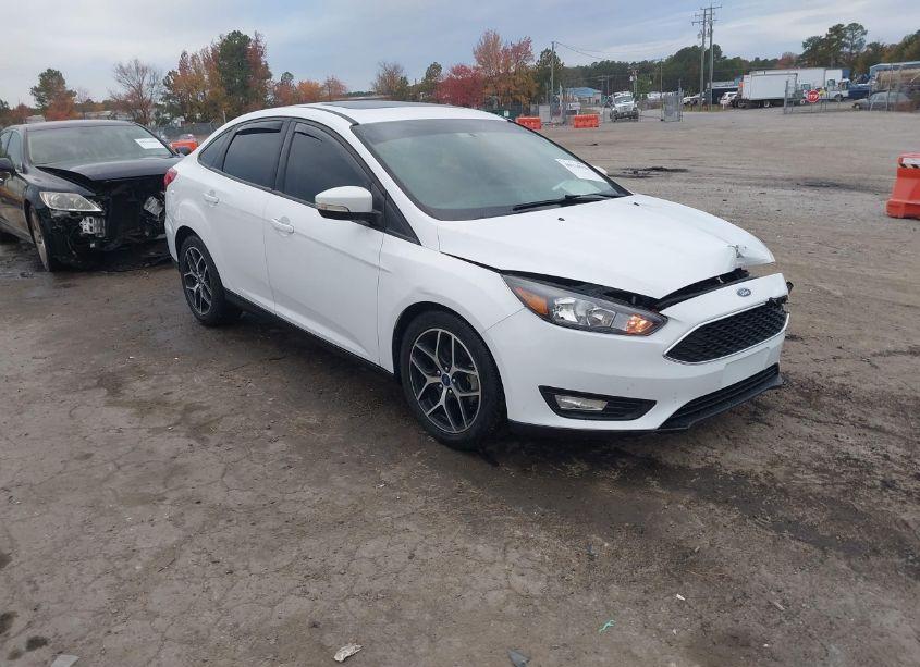 2018 Ford Focus SEL (VIN 1FADP3H2XJL299877) main photo