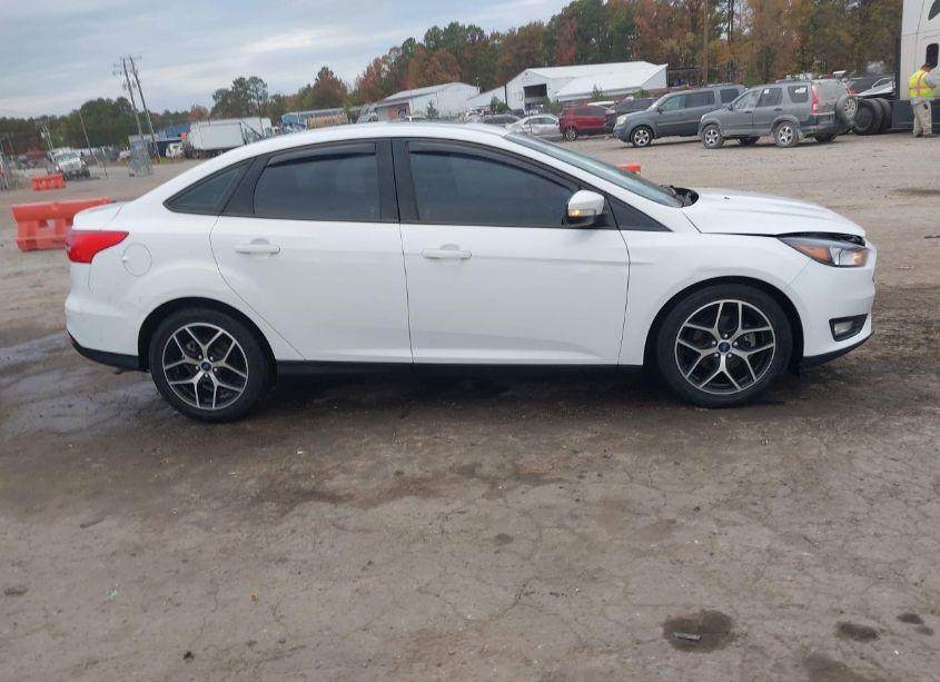 Photo 13 of 2018 Ford Focus SEL (VIN 1FADP3H2XJL299877)