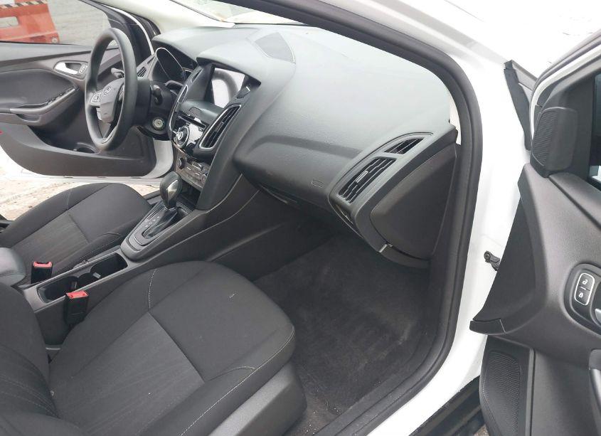 Photo 5 of 2018 Ford Focus SEL (VIN 1FADP3H2XJL299877)