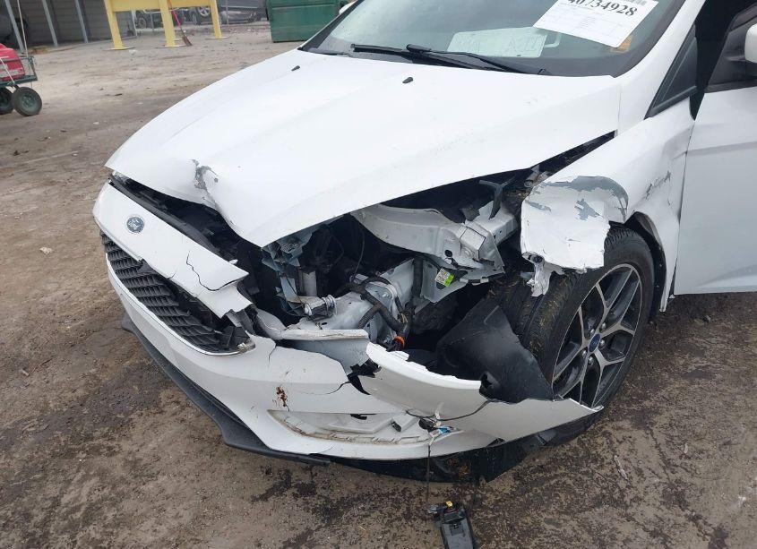 Photo 6 of 2018 Ford Focus SEL (VIN 1FADP3H2XJL299877)