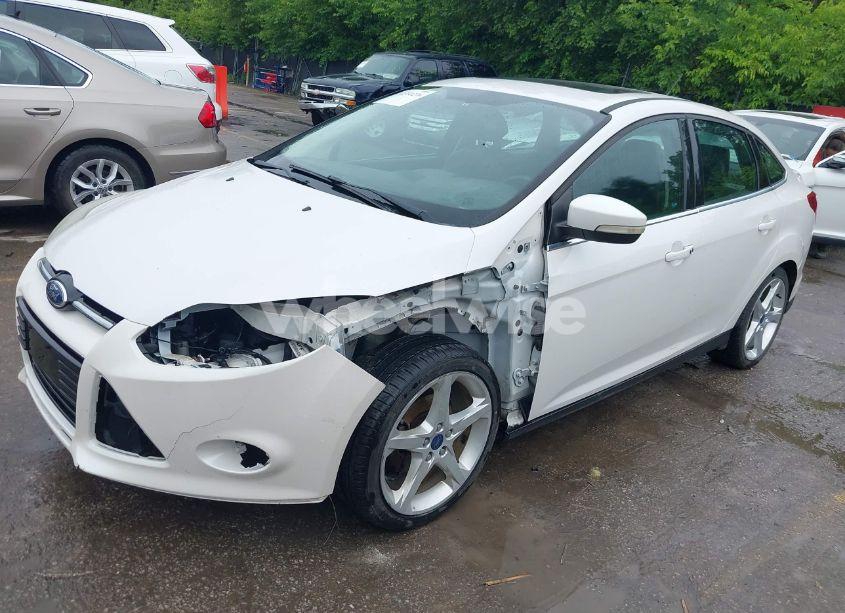 Photo 2 of 2013 Ford Focus TITANIUM (VIN 1FADP3J20DL158153)