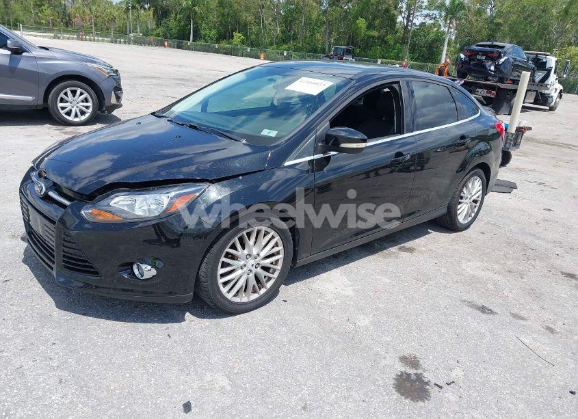 Photo 2 of 2013 Ford Focus TITANIUM (VIN 1FADP3J20DL305717)