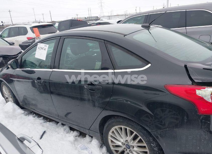 Photo 14 of 2013 Ford Focus TITANIUM (VIN 1FADP3J20DL380224)