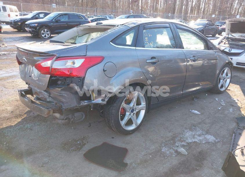 Photo 4 of 2014 Ford Focus TITANIUM (VIN 1FADP3J20EL158963)