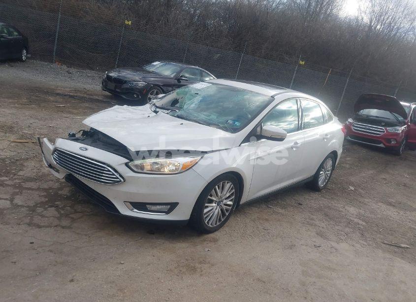 Photo 2 of 2015 Ford Focus TITANIUM (VIN 1FADP3J20FL321368)