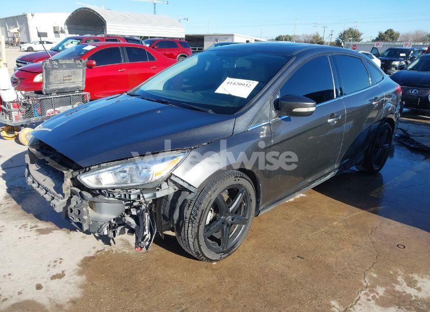 Photo 2 of 2018 Ford Focus TITANIUM (VIN 1FADP3J20JL314378)