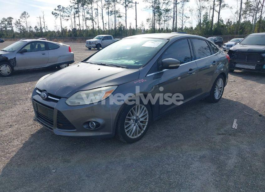 Photo 2 of 2014 Ford Focus TITANIUM (VIN 1FADP3J21EL233766)