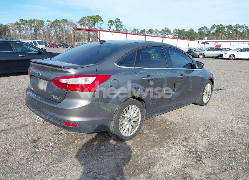 Photo 4 of 2014 Ford Focus TITANIUM (VIN 1FADP3J21EL233766)