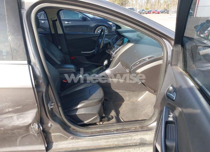 Photo 5 of 2014 Ford Focus TITANIUM (VIN 1FADP3J21EL233766)