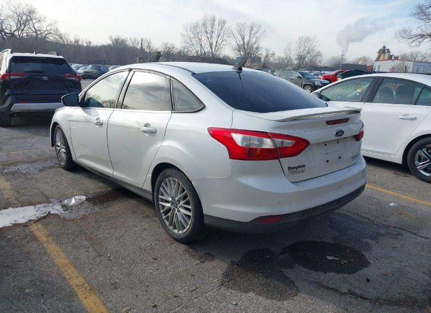 Photo 3 of 2014 Ford Focus TITANIUM (VIN 1FADP3J21EL452355)
